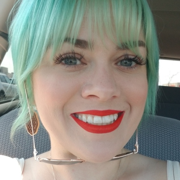 Meet your Posher, Buffy - Picture 1 of 4